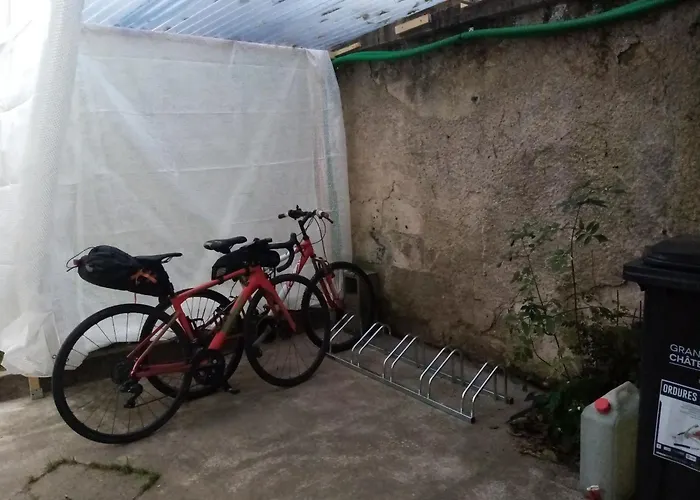 Pensión L'appart' Abri Vélos - Bikes Shelter 3*